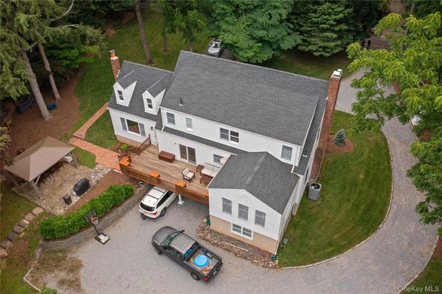 9 Three Sisters Road, Saint James, NY 11780