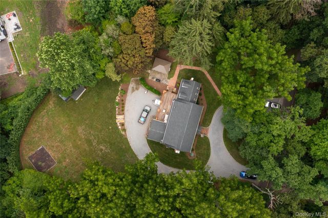9 Three Sisters Road, Saint James, NY 11780