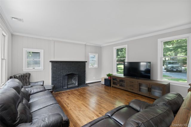 9 Three Sisters Road, Saint James, NY 11780