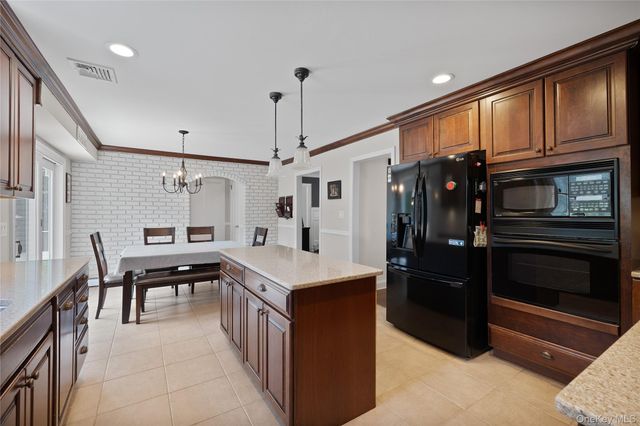 9 Three Sisters Road, Saint James, NY 11780