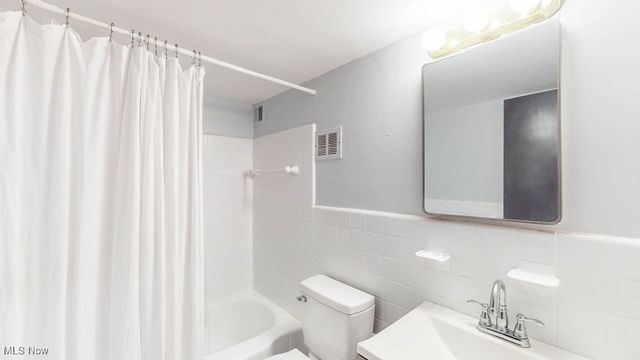 11820 Edgewater Drive 110, Lakewood, OH 44107