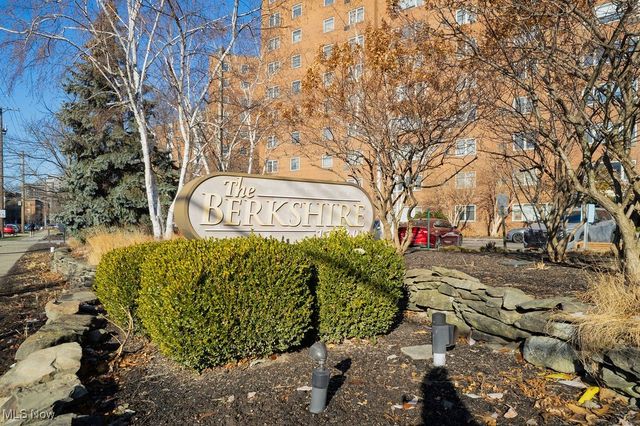 11820 Edgewater Drive 110, Lakewood, OH 44107