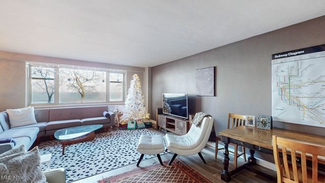 11820 Edgewater Drive 110, Lakewood, OH 44107