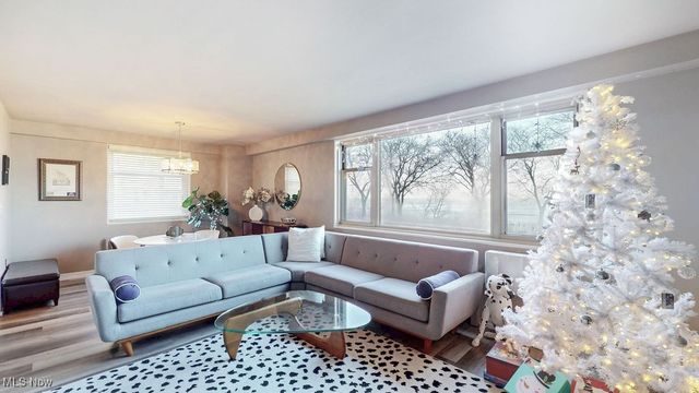 11820 Edgewater Drive 110, Lakewood, OH 44107