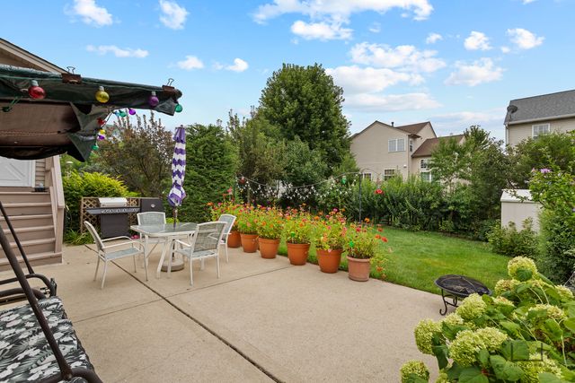 2141 W Cimarron Way, Addison, IL 60101