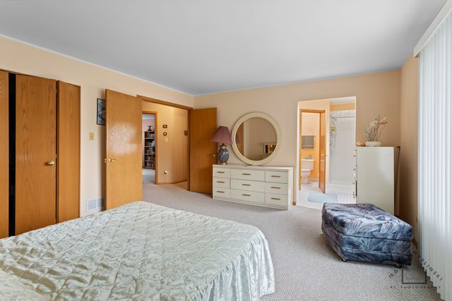 2141 W Cimarron Way, Addison, IL 60101