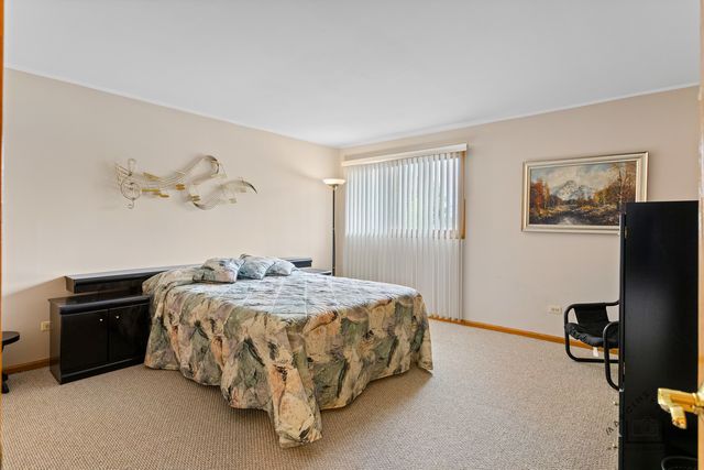 2141 W Cimarron Way, Addison, IL 60101
