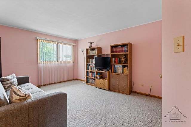 2141 W Cimarron Way, Addison, IL 60101