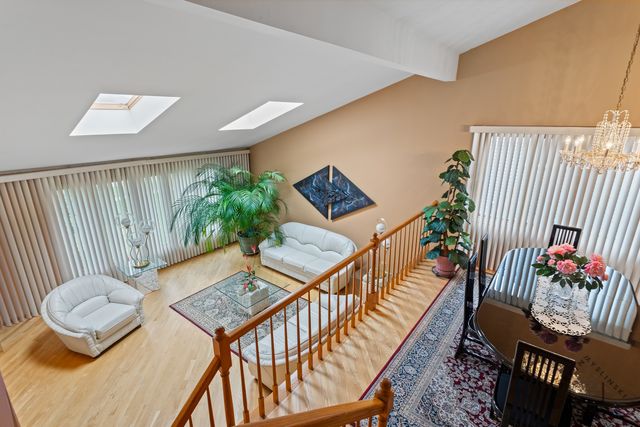 2141 W Cimarron Way, Addison, IL 60101