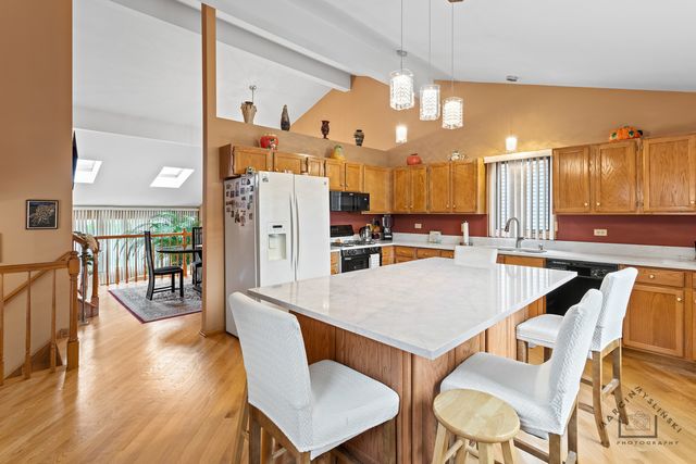 2141 W Cimarron Way, Addison, IL 60101