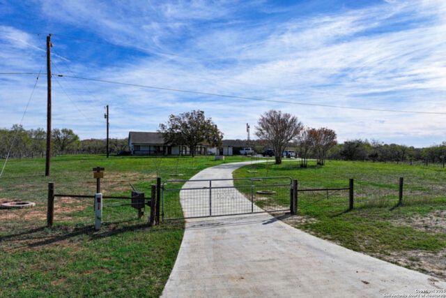 3250 Sandy Elm, La Vernia, TX 78121