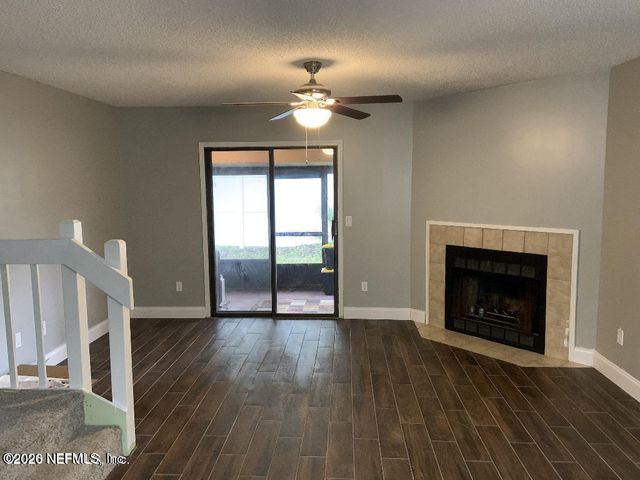 8300 PLAZA GATE Lane 1193, Jacksonville, FL 32217
