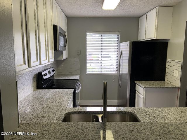 8300 PLAZA GATE Lane 1193, Jacksonville, FL 32217