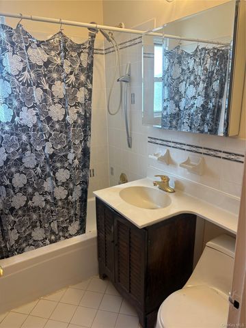 268-18 81st Avenue B, New Hyde Park, NY 11040