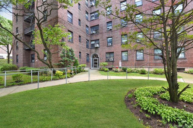 141-16 25th Road 2A, Flushing, NY 11354
