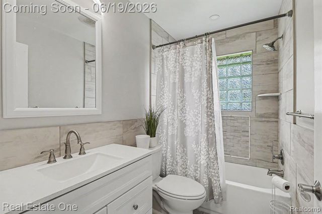 2445 Ethel Drive, Wolverine Lake, MI 48390