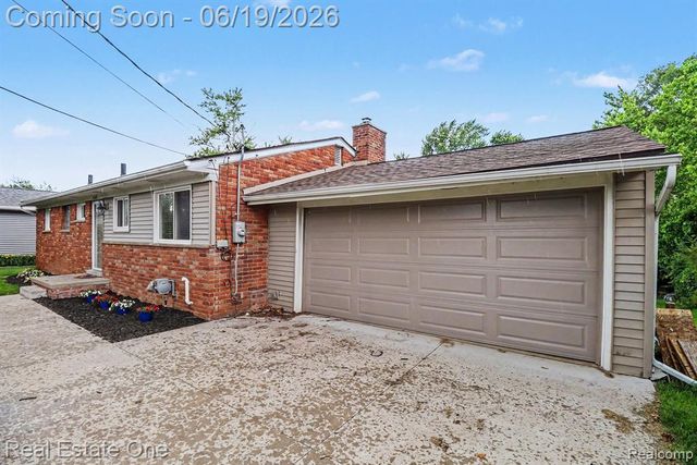 2445 Ethel Drive, Wolverine Lake, MI 48390