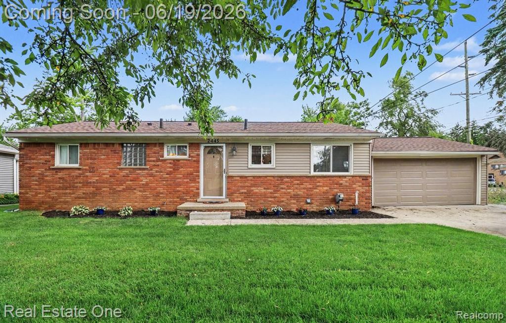 2445 Ethel Drive, Wolverine Lake, MI 48390