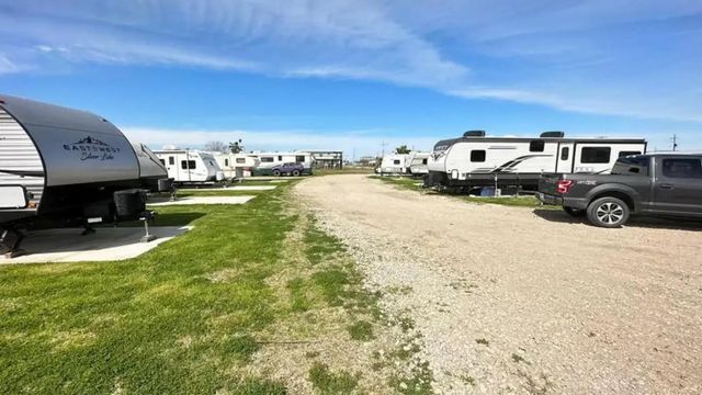 1021 N Tinkle Lane, Crystal Beach, TX 77650