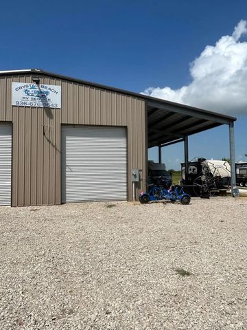 1021 N Tinkle Lane, Crystal Beach, TX 77650