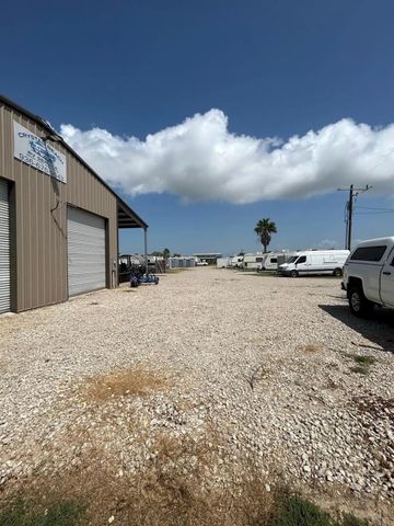 1021 N Tinkle Lane, Crystal Beach, TX 77650