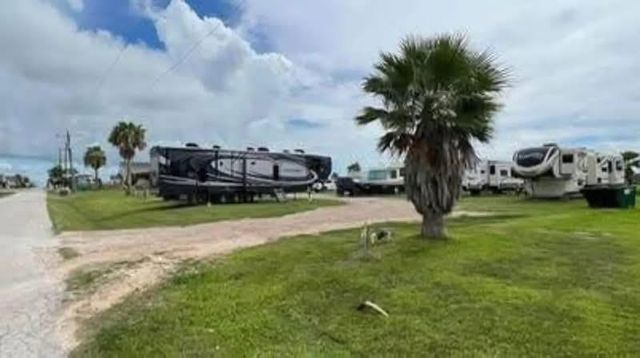 1021 N Tinkle Lane, Crystal Beach, TX 77650