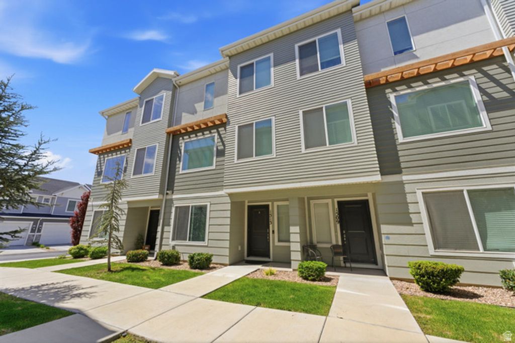 Image 2 of property listing at 1513 S 630 W, Orem, UT 84058