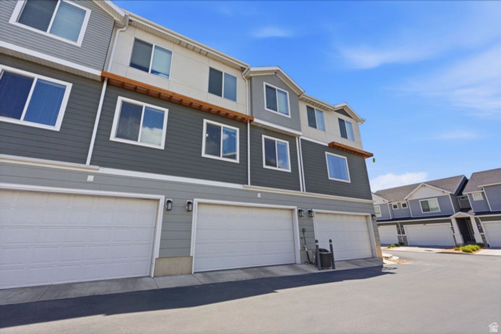 Image 33 of property listing at 1513 S 630 W, Orem, UT 84058