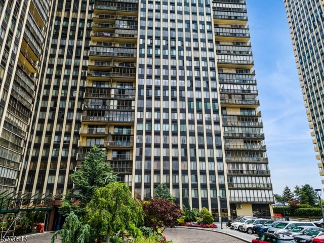 300 Winston Dr-C2617 2617, Cliffside Park Boro, NJ 07010