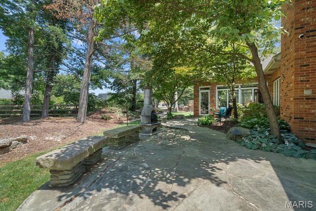 2 Pine Hollow Court, Edwardsville, IL 62025