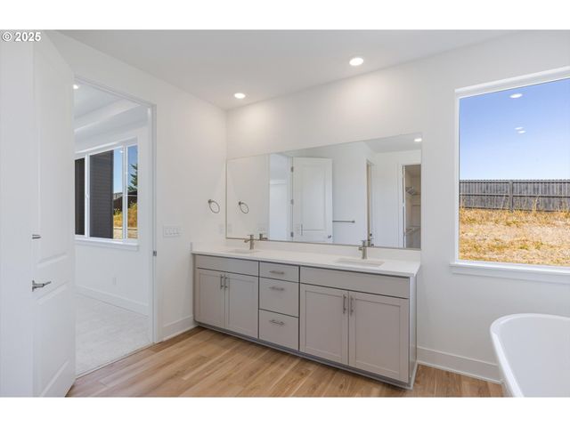 3440 W 4TH St, Washougal, WA 98671