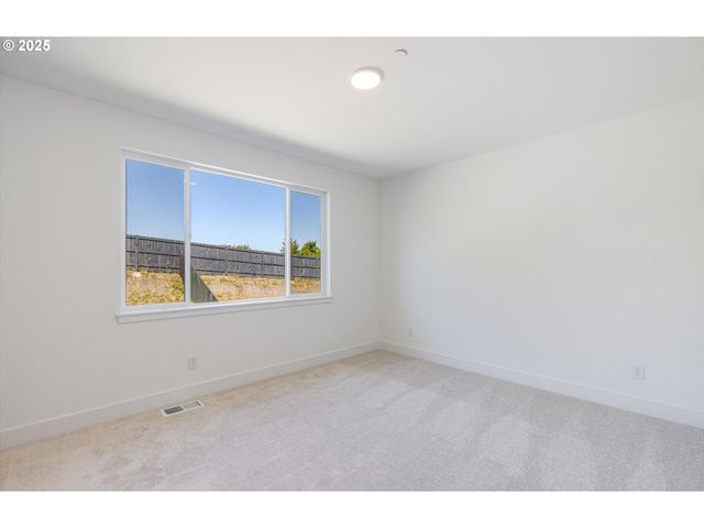 3440 W 4TH St, Washougal, WA 98671