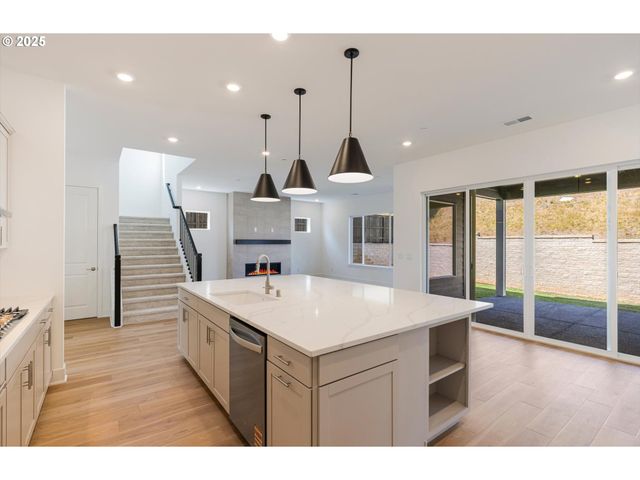 3440 W 4TH St, Washougal, WA 98671