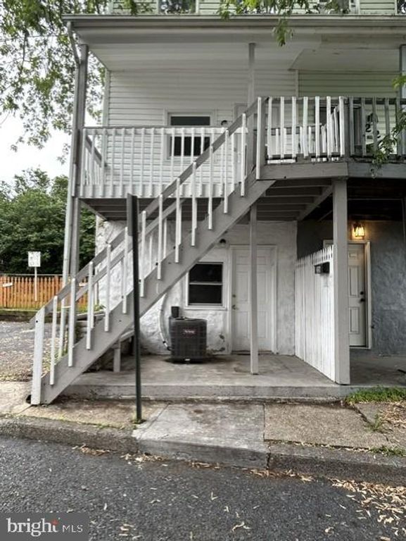 226 MULBERRY ST, Steelton, PA 17113