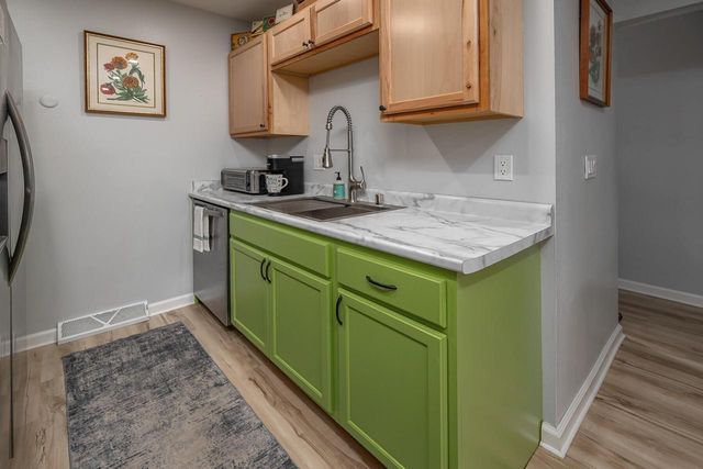 1363 Josephine STREET #E, Waukesha, WI 53186