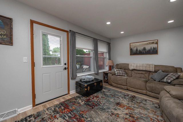 1363 Josephine STREET #E, Waukesha, WI 53186