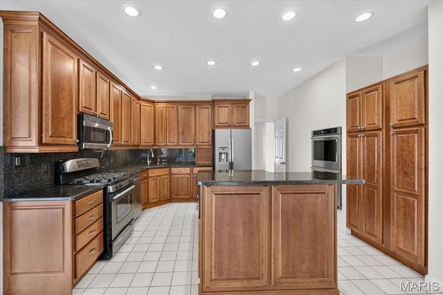 16557 Baxter Forest Ridge Drive, Chesterfield, MO 63005