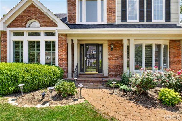 16557 Baxter Forest Ridge Drive, Chesterfield, MO 63005