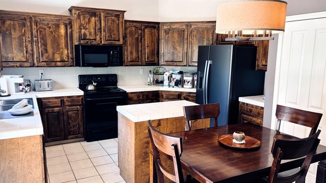 1190 E Carnoustie Avenue, Fresno, CA 93730