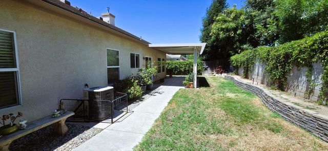 1190 E Carnoustie Avenue, Fresno, CA 93730