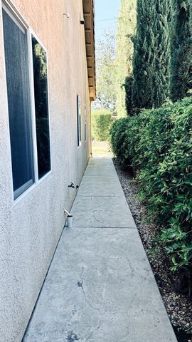 1190 E Carnoustie Avenue, Fresno, CA 93730