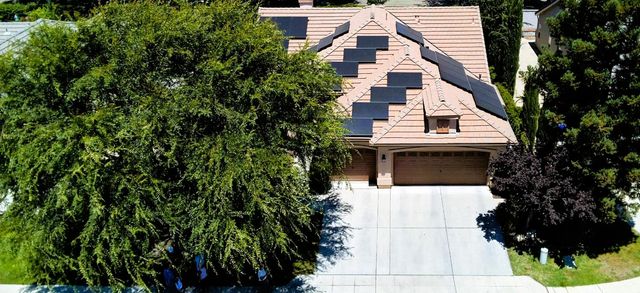 1190 E Carnoustie Avenue, Fresno, CA 93730