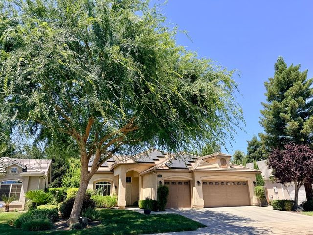 1190 E Carnoustie Avenue, Fresno, CA 93730