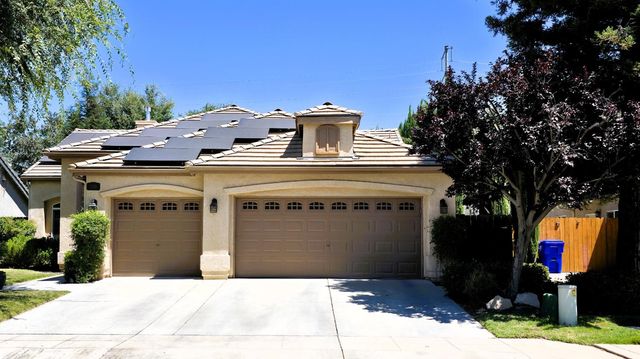 1190 E Carnoustie Avenue, Fresno, CA 93730