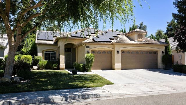 1190 E Carnoustie Avenue, Fresno, CA 93730