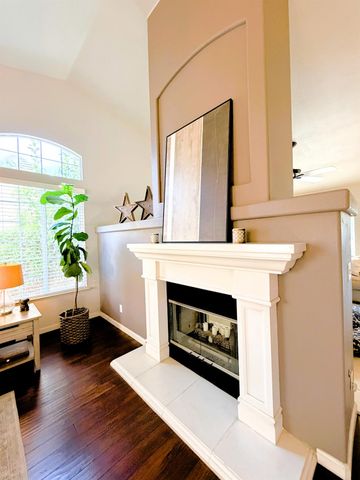 1190 E Carnoustie Avenue, Fresno, CA 93730