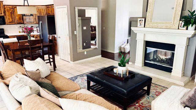 1190 E Carnoustie Avenue, Fresno, CA 93730