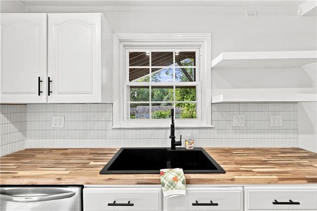 7591 High Drive, Prairie Village, KS 66208