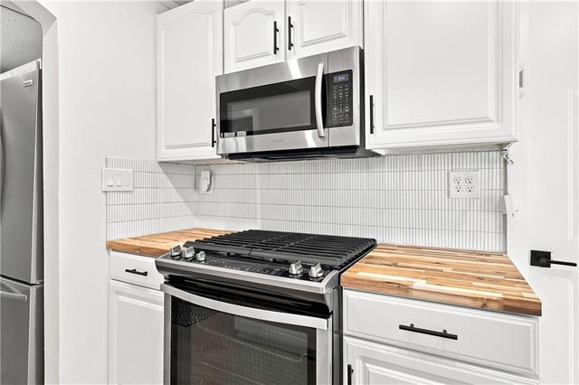 7591 High Drive, Prairie Village, KS 66208