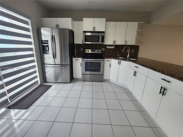 8360 NW 103rd St 204E, Hialeah Gardens, FL 33016